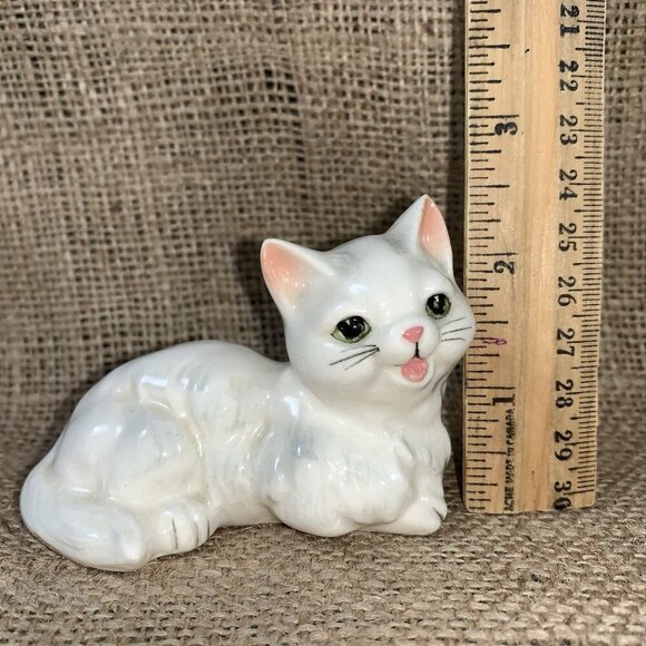 Vintage White Porcelain Cat Smiling Green Eyes Japan - Picture 10 of 10